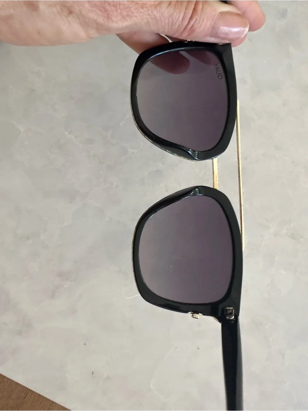 Quay Australia classic black